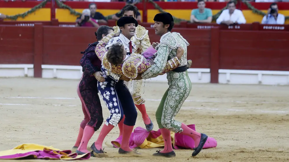 El torero andaluz sufrió este sábado una cornada que le arrancó la femoral.