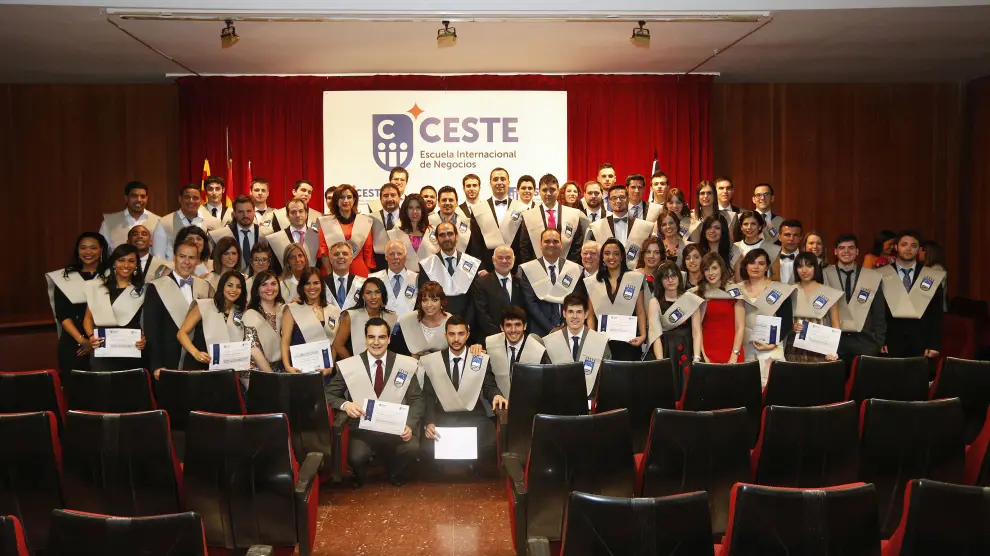Ceste, la primera escuela de negocios de Aragón, acogió el pasado viernes el acto de graduación de su 25 promoción.