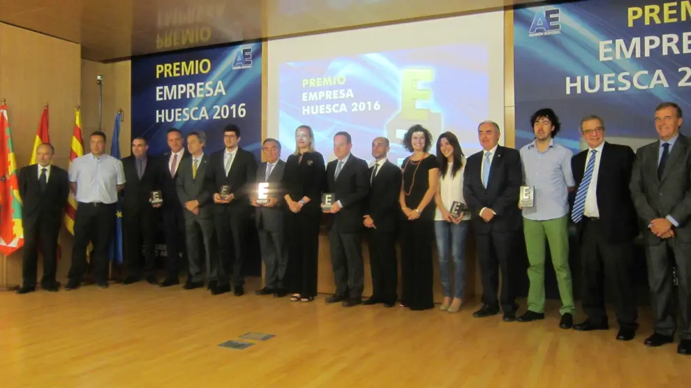 Foto de familia de la entrega del Premio Empresa Huesca.