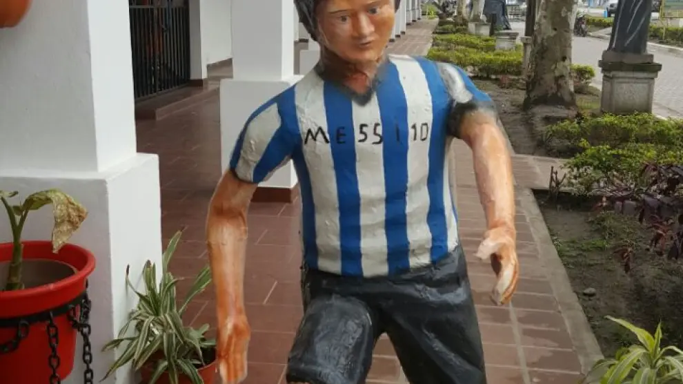 La escultura de Messi que han hecho los alumnos de un colegio argentino.