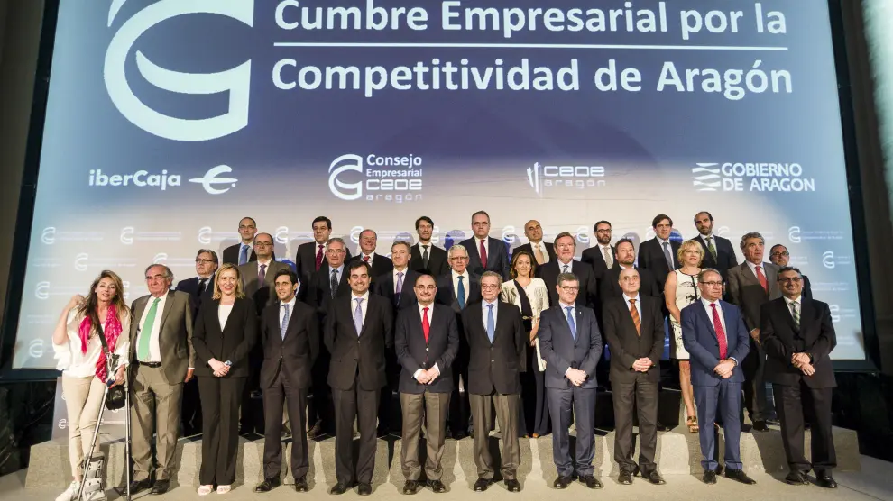 César Alierta, junto a Javier Lambán y cinco consejeros de su Gobierno, José María Álvarez-Pallete y algunos de los empresarios y financieros más relevantes de Aragón.