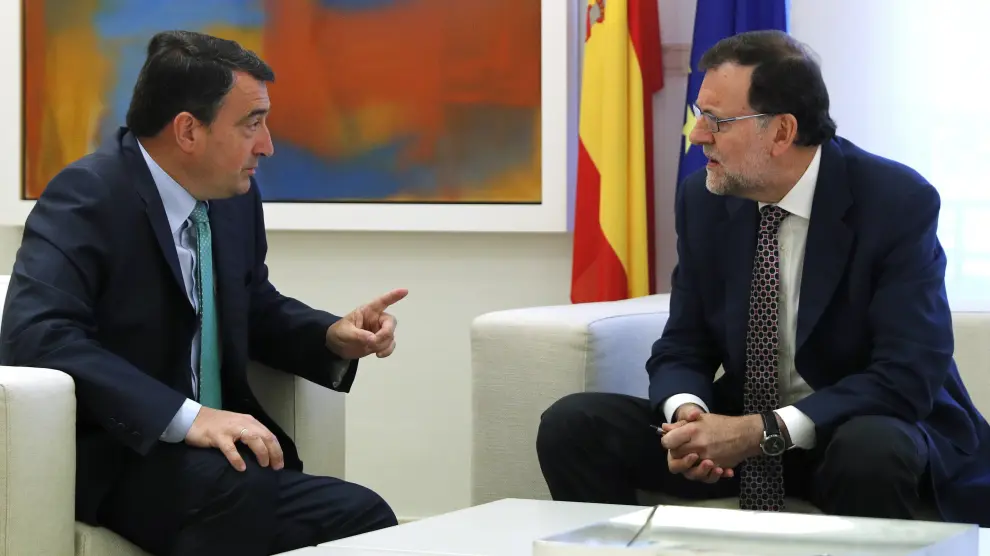 Mariano Rajoy junto al portavoz del PNV, Aitor Esteban