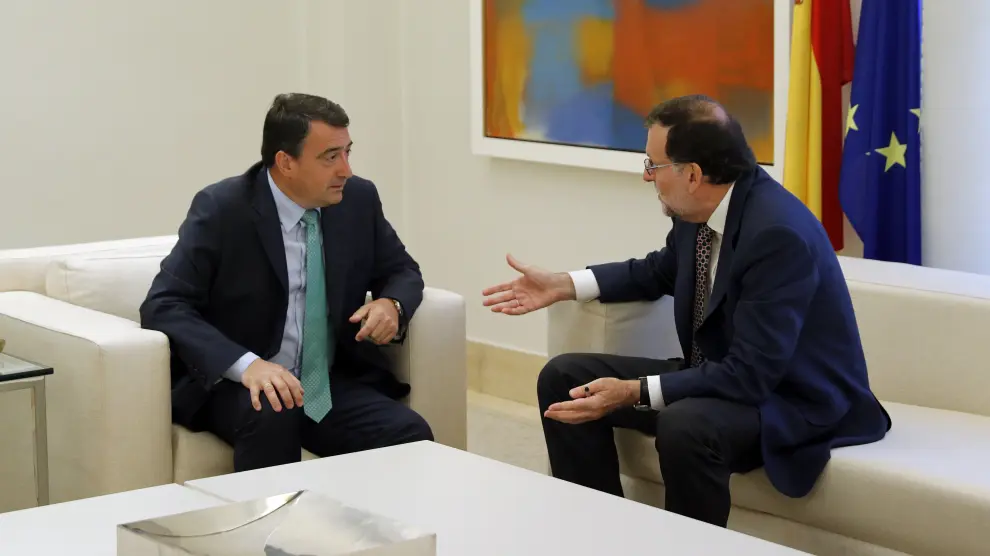Reunión entre Mariano Rajoy y el líder del PNV, Aitor Esteban.