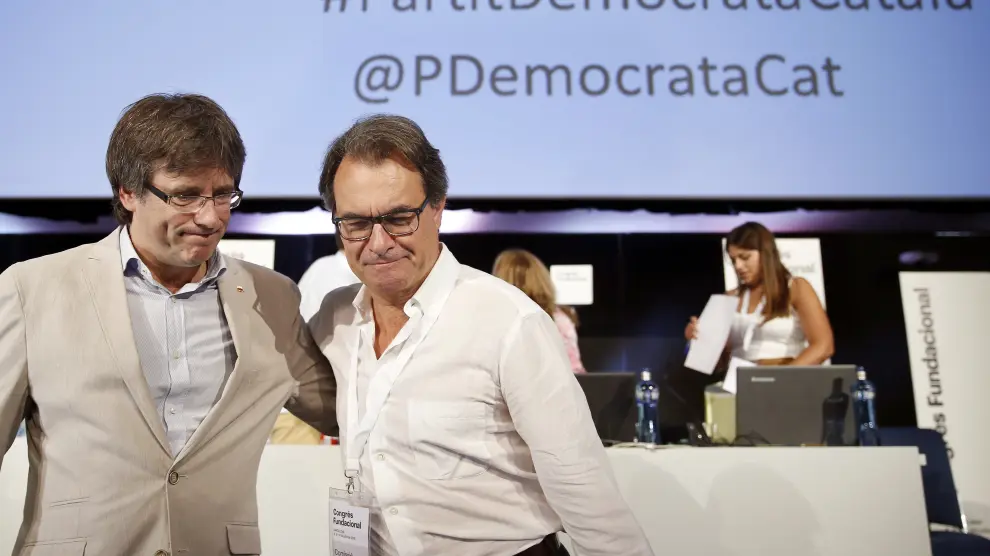 Puigdemont y Mas, en el congreso fundacional de su nuevo partido