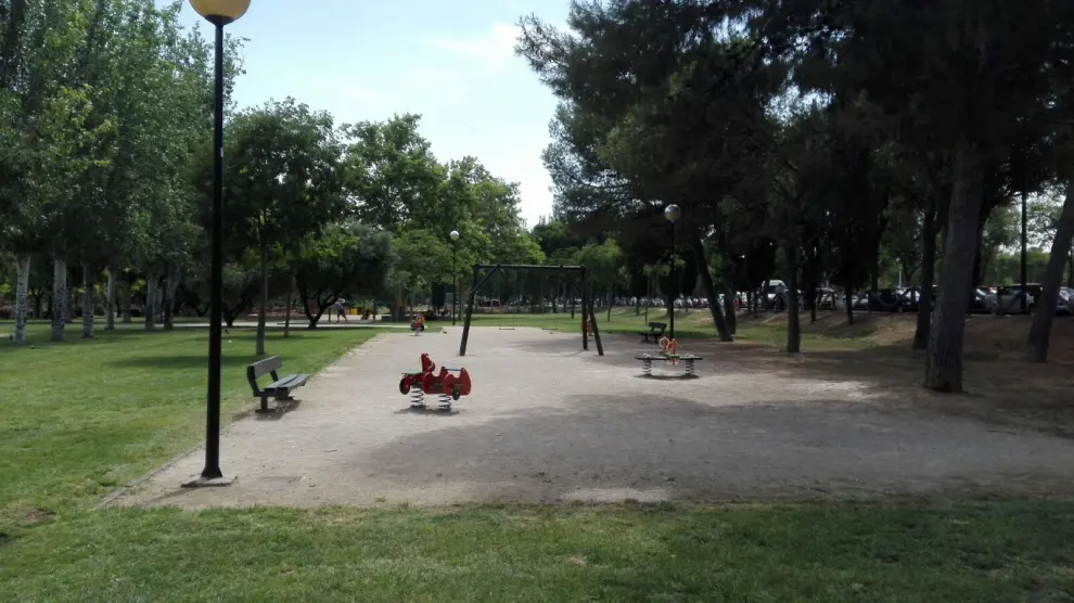 Zona infantil del parque Torre Ramona de Las Fuentes.