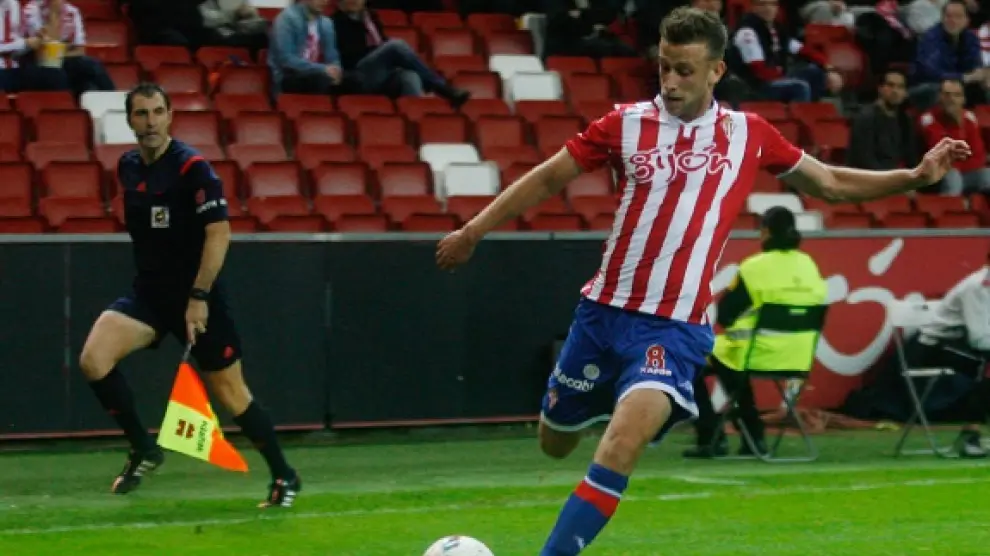 Álex Barrera, en un partido con el Sporting de Gijón