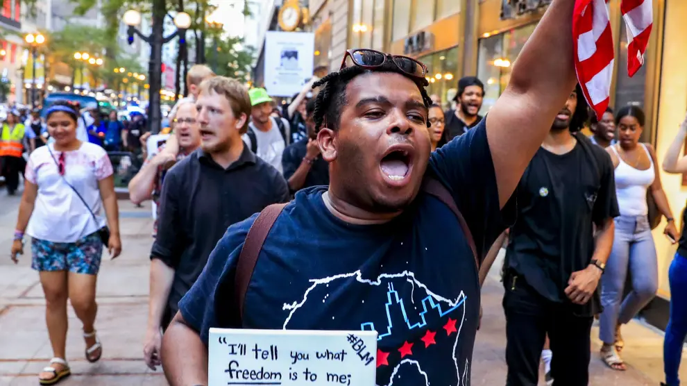 Protesta en Chicago tras la ola de violencia en Dalas