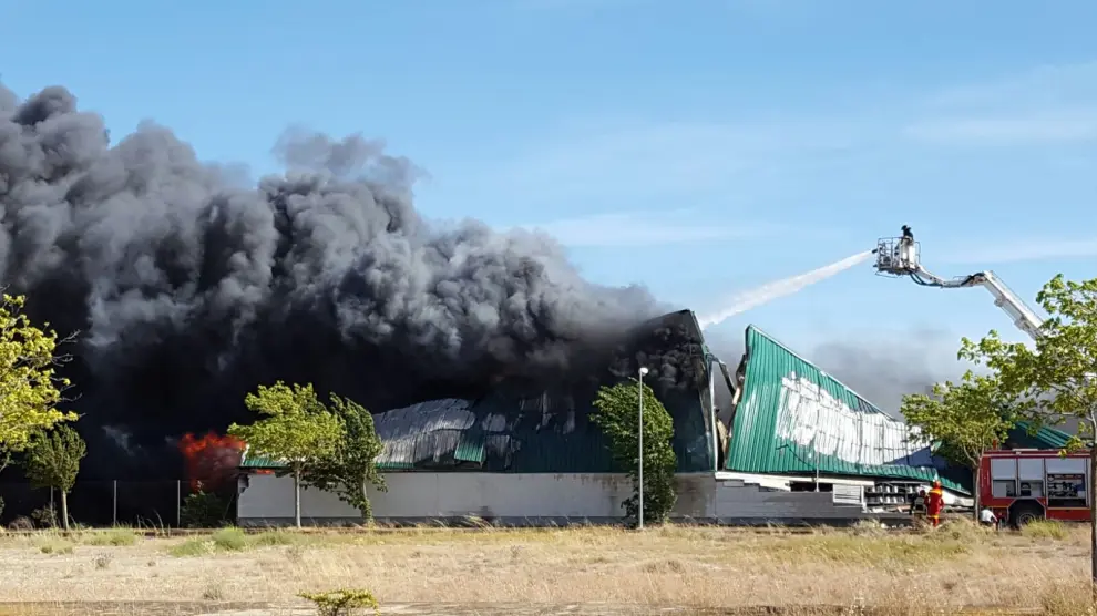 Incendio en la empresa Simop de Bujaraloz.