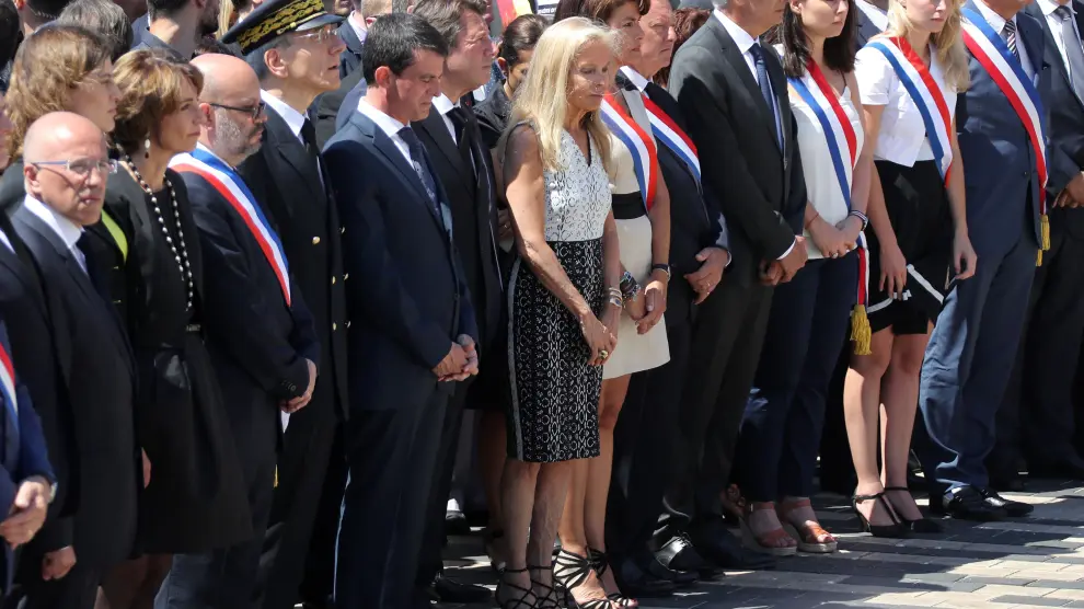 Valls, abucheado en el homenaje a las víctimas de Niza
