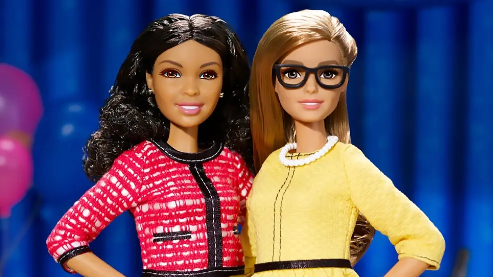 A falta de una, dos. Mattel ha sacado una presi y una vice en versión muñecas inspiradas en la candidatura de Hillary Clinton.
