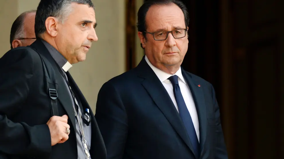 Hollande preside una nueva reunión de crisis tras el atentado en una iglesia
