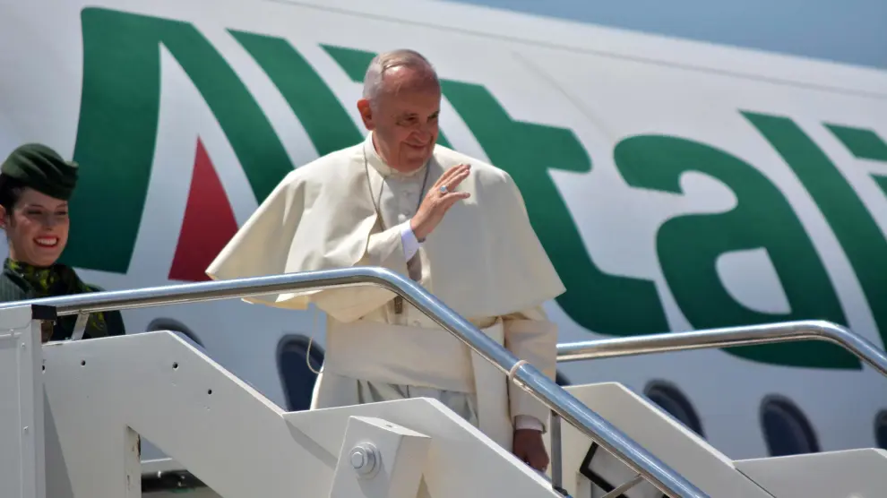 El papa Francisco partía desde Roma hacia Cracovia