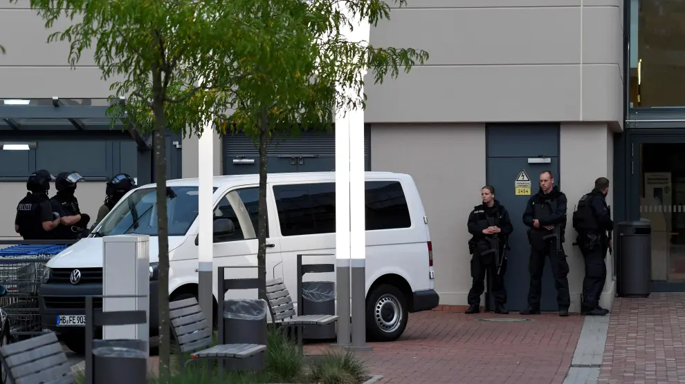 La Policía alemana busca al sospechoso en el Centro comercial de Bremen