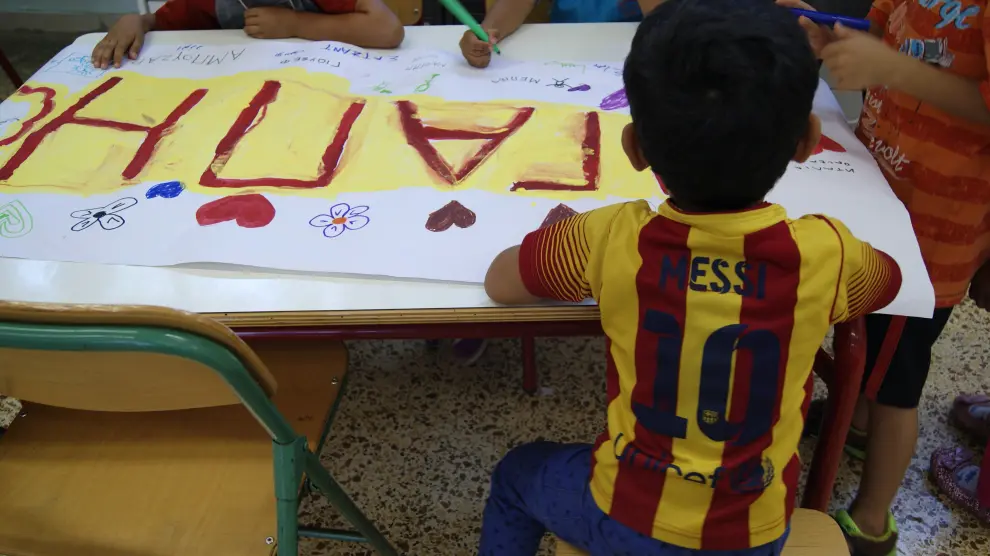 Maestros griegos preparan a los niños refugiados para la escolarización
