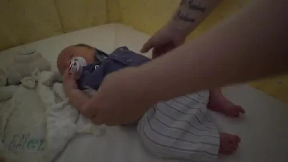 Un enfermo de ELA asiste vía skype al parto de su hijo
