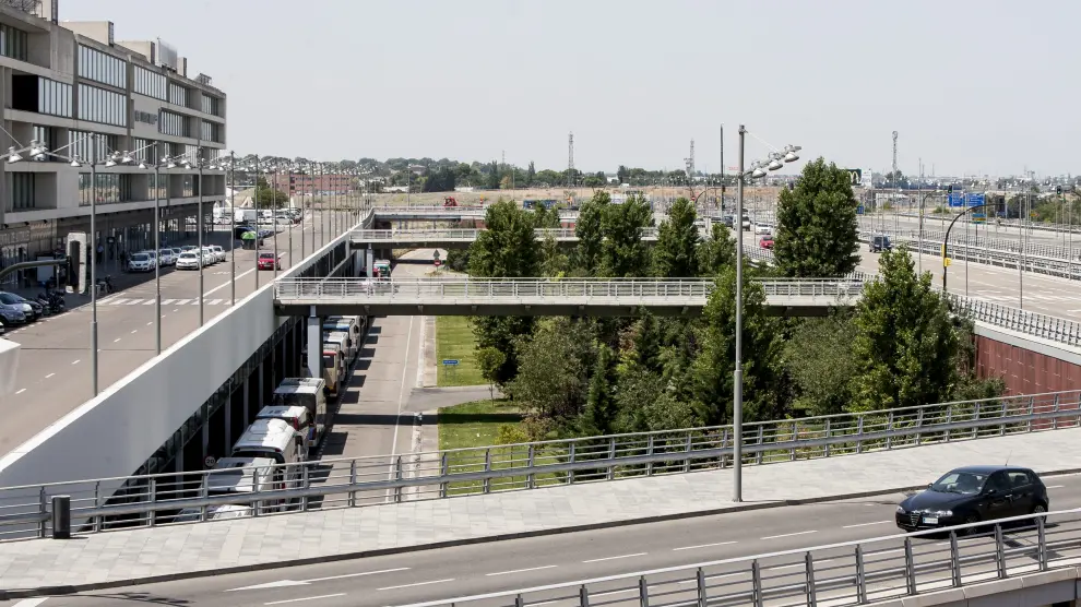 ONCE GRANDES ACTUACIONES SIN PAGAR. Zaragoza Alta Velocidad adjudicó obras por varios cientos millones de euros para transformar el entorno de la estación del AVE, como el anillo viario de la imagen.