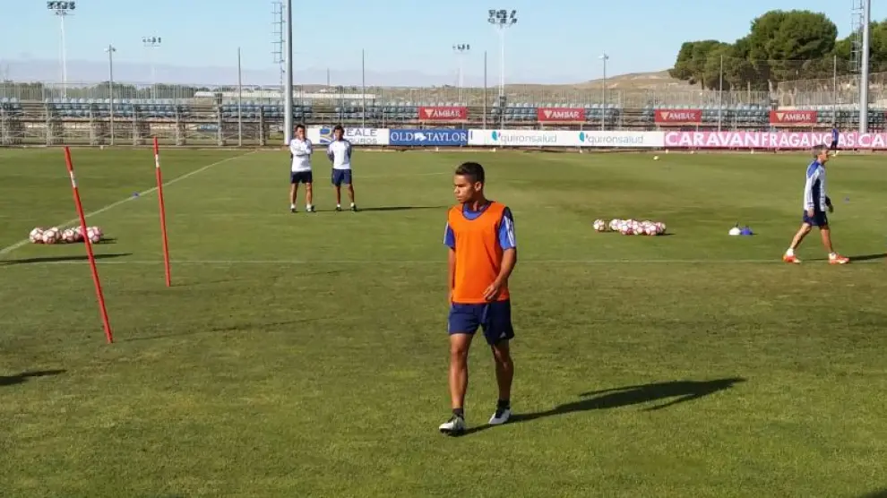 Raí Nascimento, en el entrenamiento del primer equipo del Real Zaragoza este viernes.