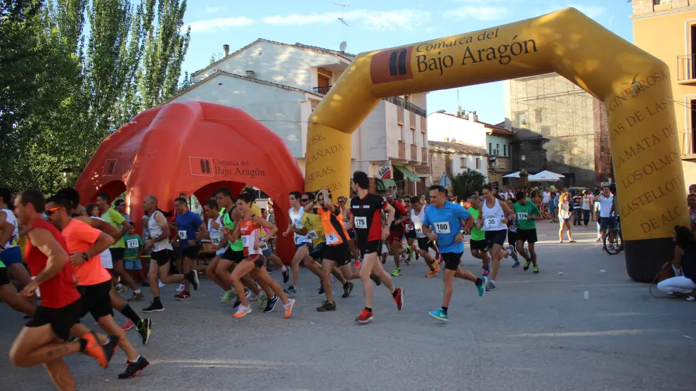 Alrededor de 180 corredores participaron en la IX Carrera Villa de Castelserás.