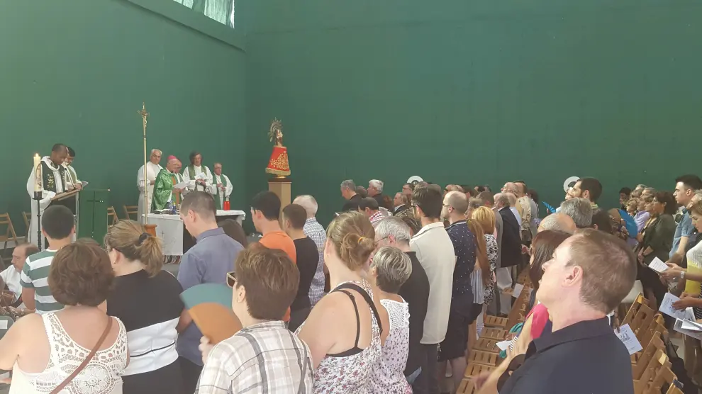 Se ha celebrado una misa presidida por el obispo de Jaca, Julian Ruiz Martorell.