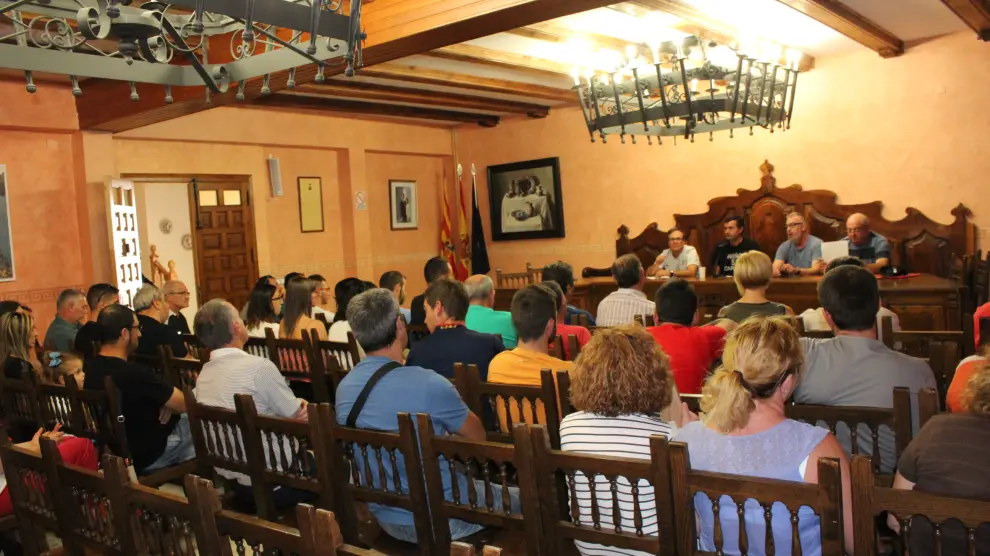 La nueva asamblea en defensa de la minería generó gran expectación en Ariño.