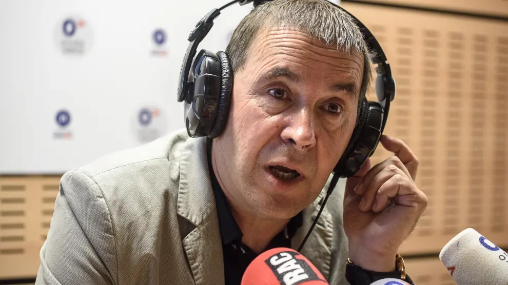 Arnaldo Otegi durante una entrevista radiofónica.