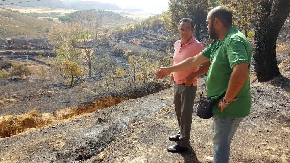 Sanchez Quero y Manuel Peiro junto a la zona afectada