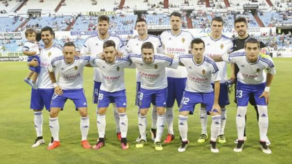 Once inicial del Real Zaragoza el pasado sábado ante el Eibar en el Memorial Carlos Lapetra. Los pantalones aún portaban la publicidad de El Dorado que sí llevarán desde el arranque liguero ante el UCAM Murcia.