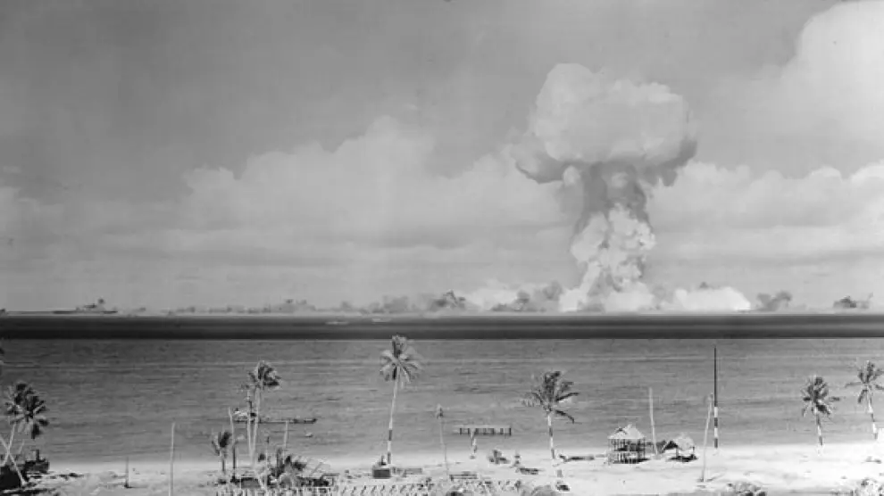Hongo atómico durante la prueba nuclear Able en el atolón de Bikini en 1946.