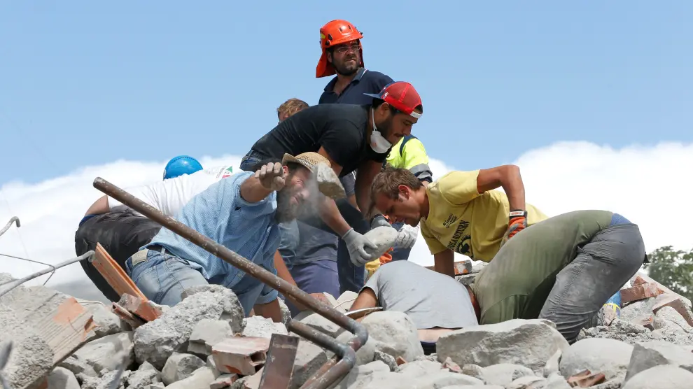 Labores de rescate en las zonas afectadas por el terremoto.
