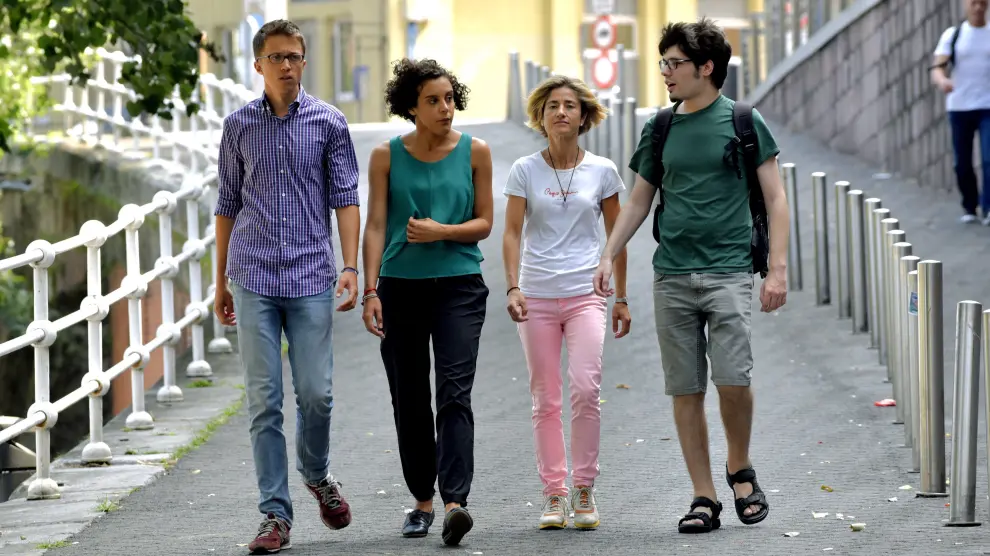 Errejón junto a la candidata a Lehendakari y otros miembros de Podemos en el País Vasco.