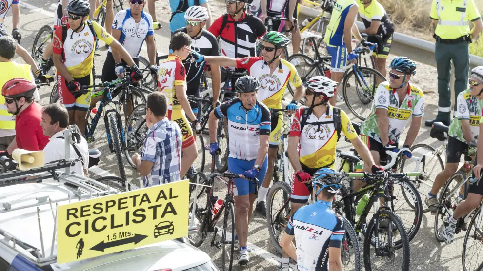 Marcha ciclista de Zarragoza a Botorrita en homenaje a las víctimas.