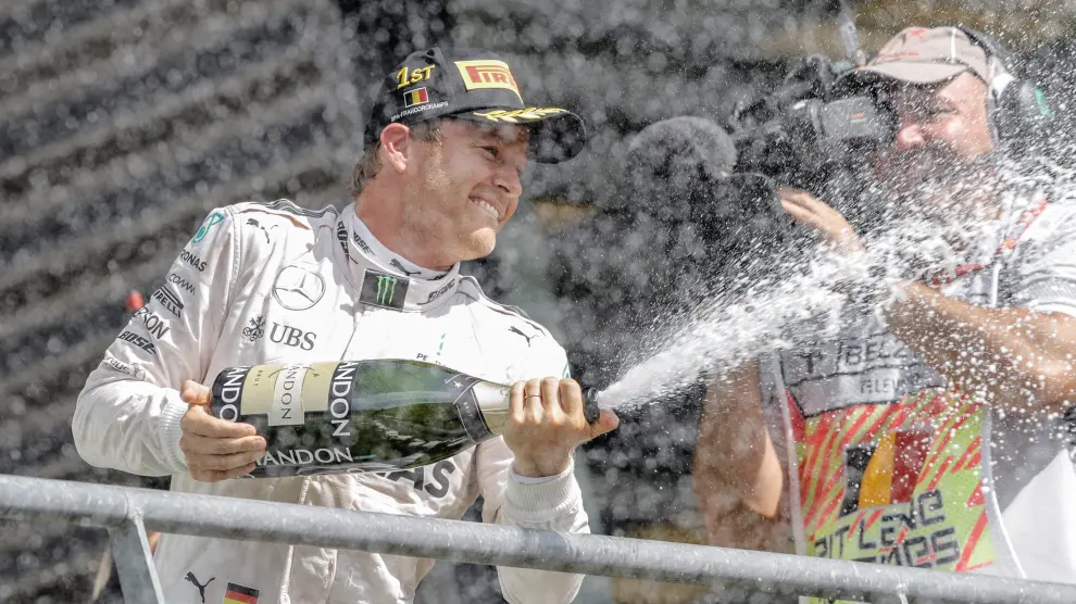 Rosberg celebrando el triunfo en Spa.