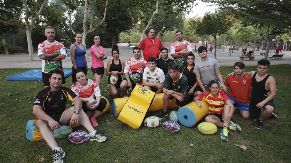 Jugadores del Club de Rugby Teruel, durante un entrenamiento.