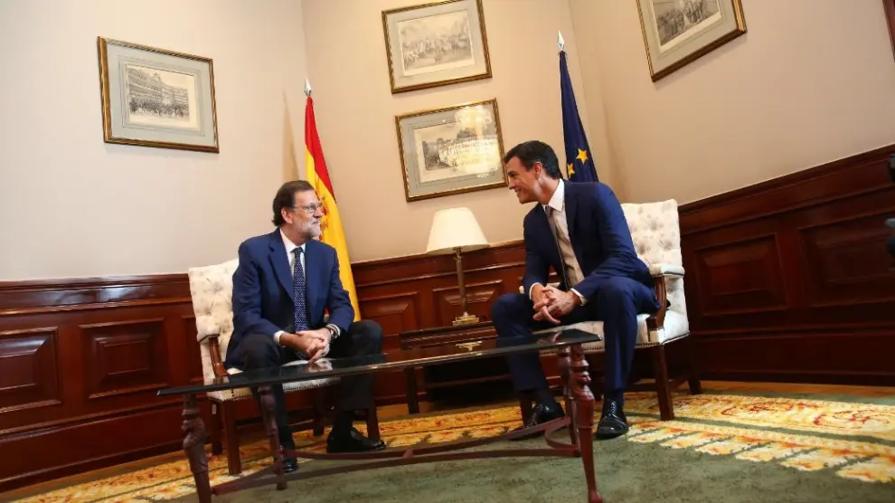 Rajoy ha recibido a Sánchez un día después de alcanzar el pacto con C's
