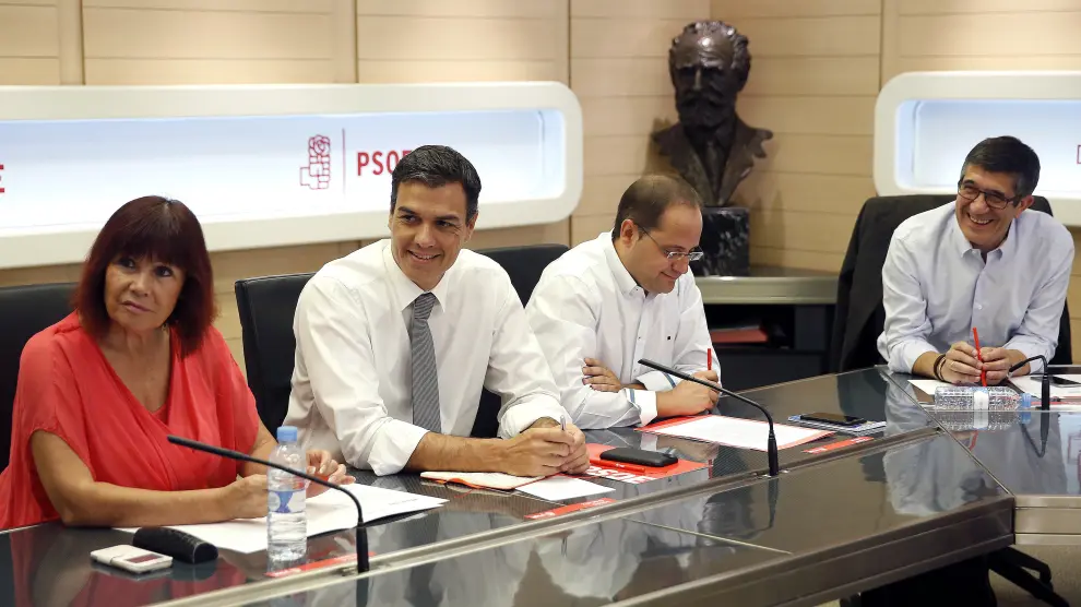 Micaela Navarro, Pedro Sánchez, César Luena y Patxi López durante la reunión de la Ejecutiva Federal del PSOE.