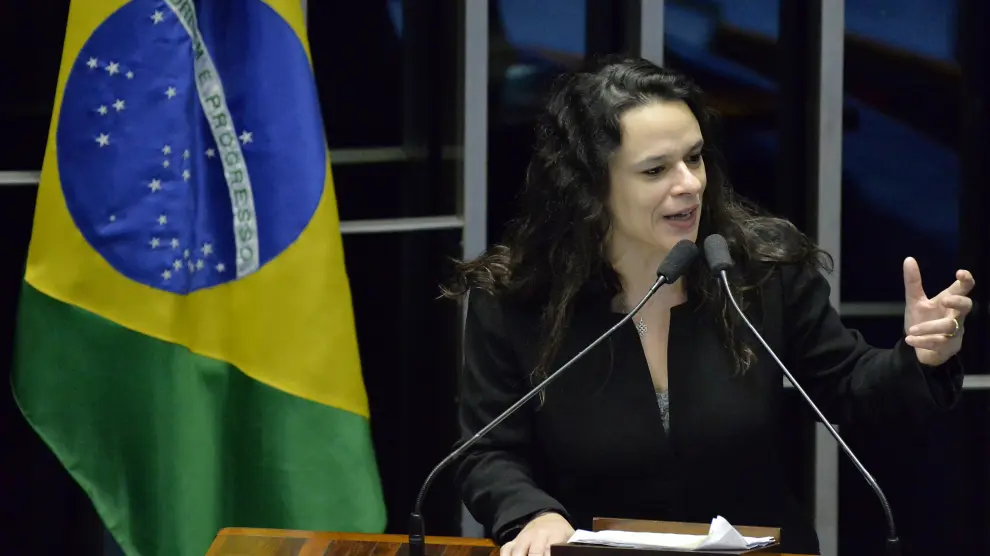 La abogada Janaina Paschoal durante su ponencia en el senado de Brasil este martes 30