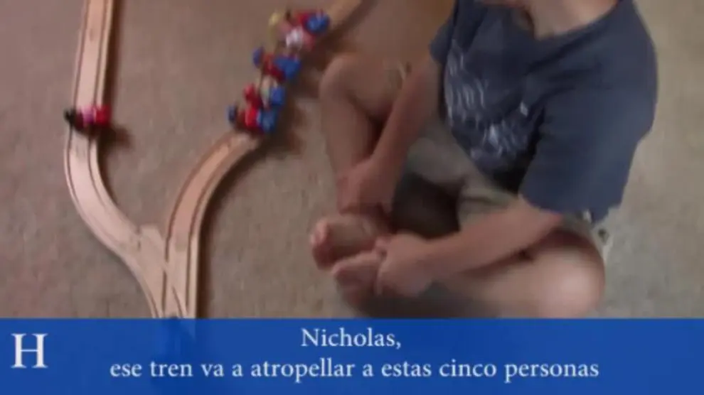 La solución de un niño para un accidente de tren