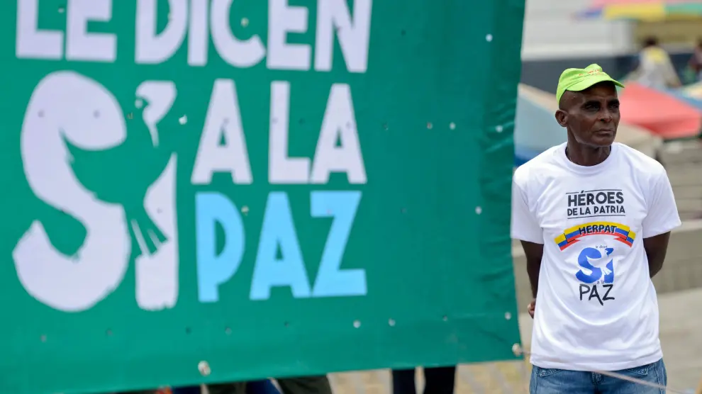 Miembros de la agrupación de las víctimas del conflicto armado de Colombia marcharon para mostrar su apoyo al proceso de paz en el país.