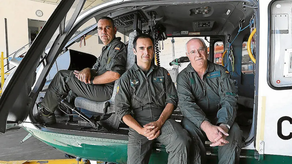De izda a dcha, los pilotos Jesús Roselló y Alberto Rodríguez y el mecánico Joaquín Larrosa.