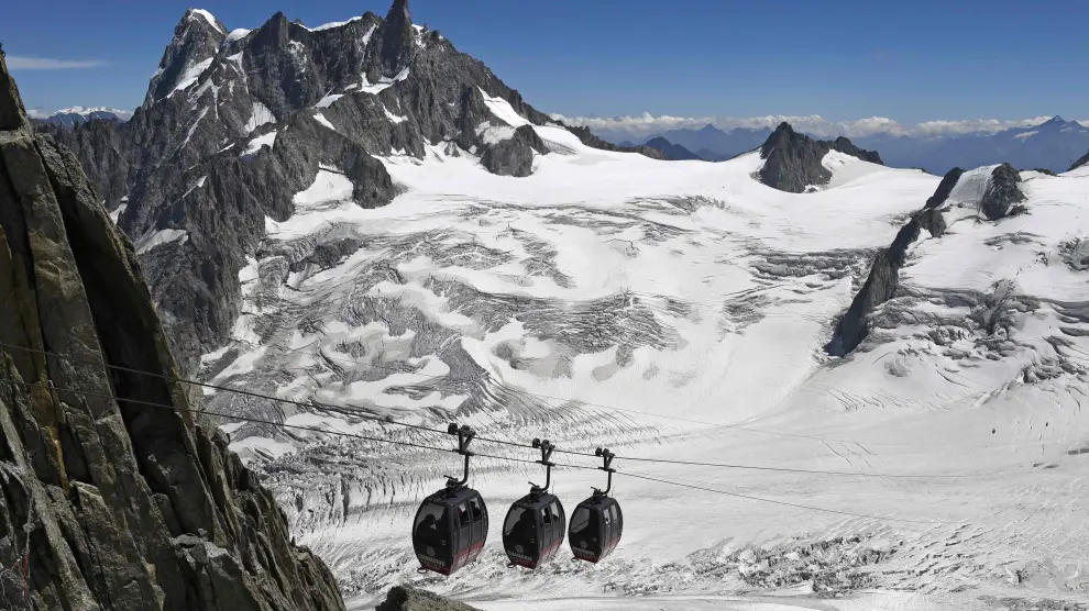 Foto archivo del Mont-Blanc donde 110 personas estuvieron atrapadas