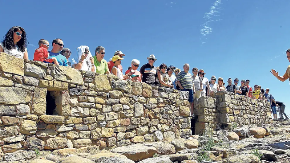 Una visita guiada al yacimiento de Numancia desarrollada este verano.