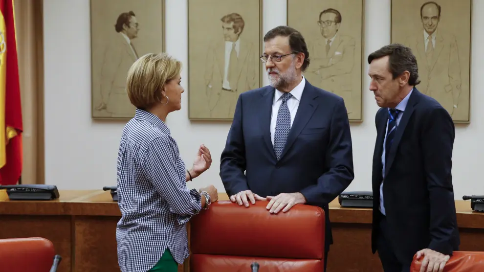 Mariano Rajoy durante una reunión con miembros de su partido en el Congreso