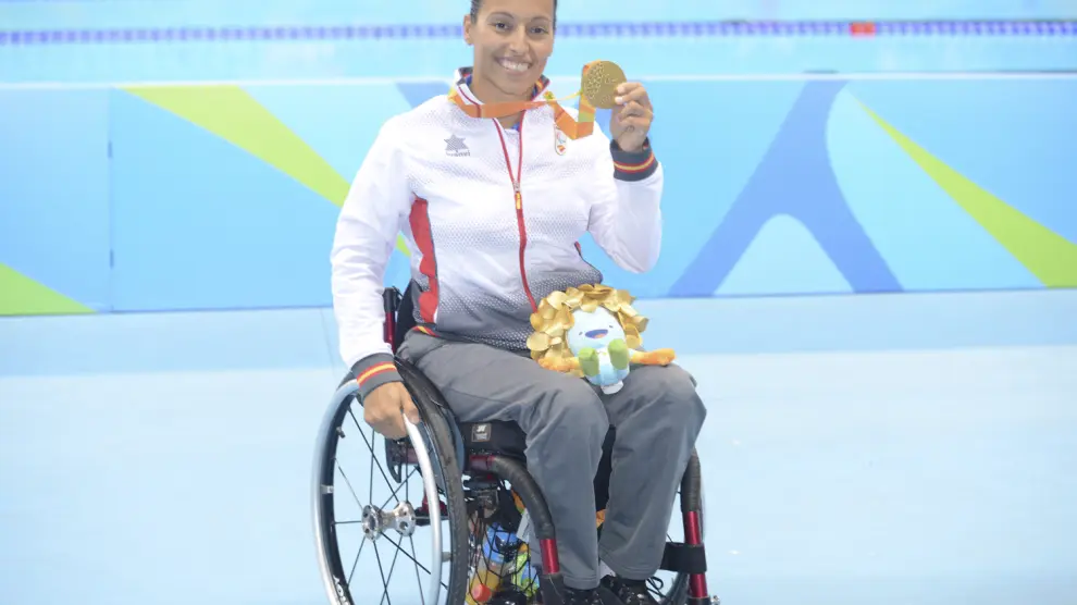 Teresa Perales, con su medalla de oro
