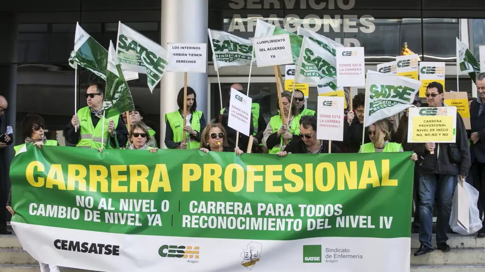 Protesta de médicos y enfermeros en mayor de 2015 por el bloqueo de la carrera profesional