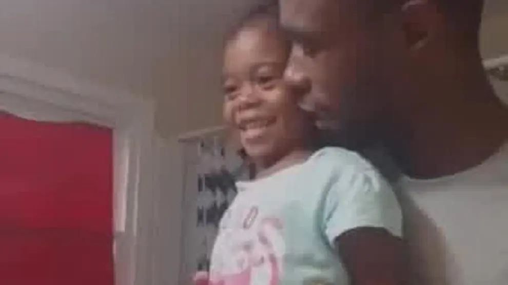 Padre anima a su hija