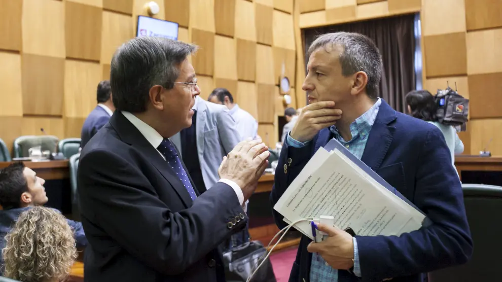 ZEC, PSOE y CHA aprueban la tarifa plana de pago de impuestos