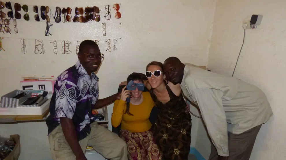 Almudena Bea Martínez, de 28 años, en la consulta del hospital de Bébédjia, en Chad.