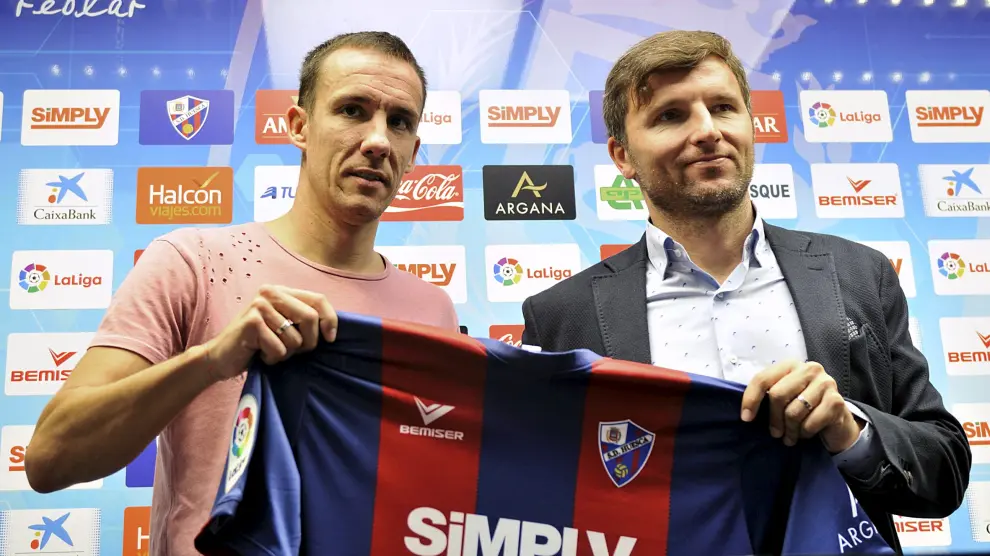 Presentación de David López como nuevo jugador de SD Huesca