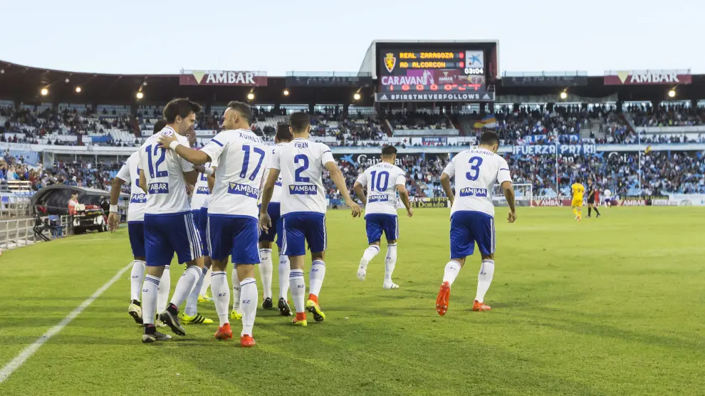 El equipo celebra el primer gol de Lanzarote en la última victoria en La Romareda, contra el Alcorcón.