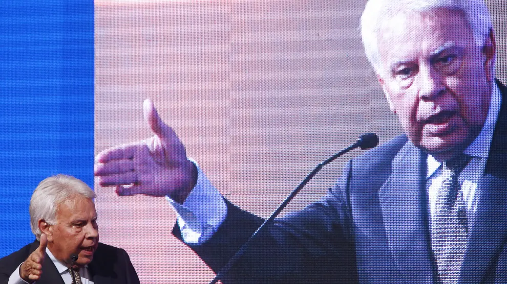 El expresidente del Gobierno español Felipe González durante un seminario en Chile